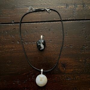 Elegant Black or White Natural Stone Pendant Necklace